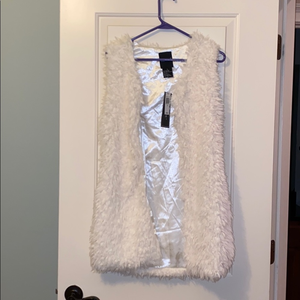 women’s white fluffy vest